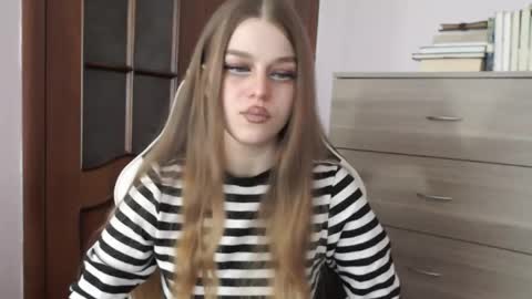 Snapshot of redhead_rabbit chatting on April 4, 2026, 2:32 am Lily online show from April 4, 2026, 2:32 am