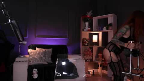 Red Jasmine online show from November 26, 2025, 2:01 am