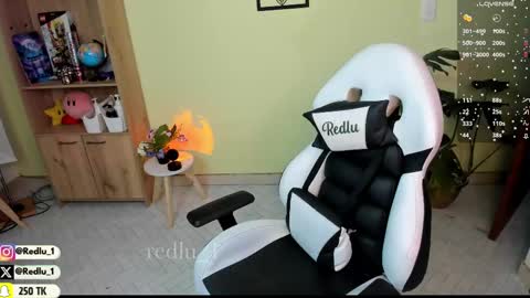 Lu Independiet model online show from February 14, 2025, 11:31 am