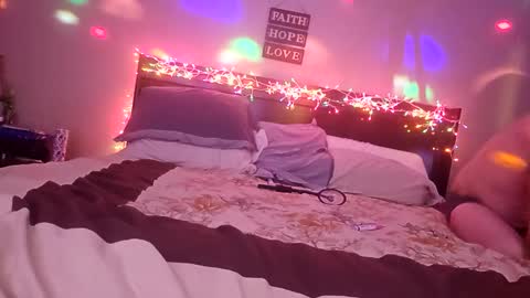 Snapshot of redrocketfirefox chatting on December 21, 2024, 8:50 am Redrocket firefox online show from December 21, 2024, 8:50 am