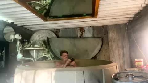 Lee online show from April 12, 2026, 9:42 pm