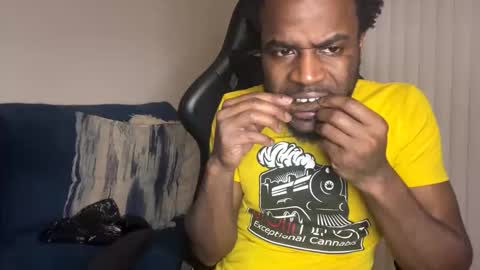 reekanddes online show from November 17, 2025, 4:51 am