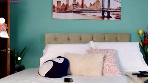 Yanella online show from February 17, 2026, 11:00 pm