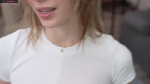 JessyinCherri yang online show from December 15, 2024, 10:50 am