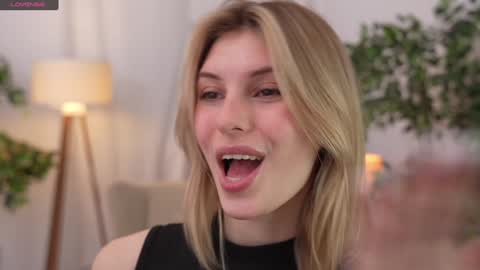 JessyinCherri yang online show from December 19, 2024, 7:40 am