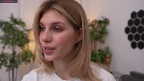 JessyinCherri yang online show from January 16, 2025, 7:17 am