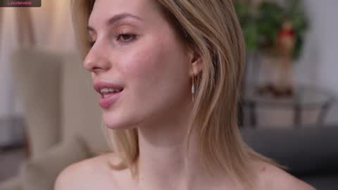 JessyinCherri yang online show from February 8, 2025, 10:18 am