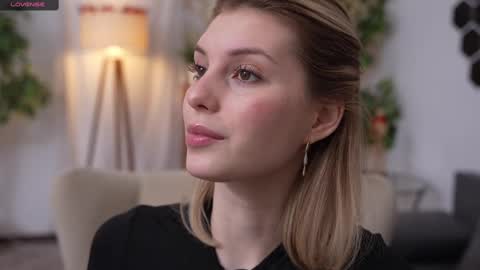 JessyinCherri yang online show from February 9, 2025, 7:05 am