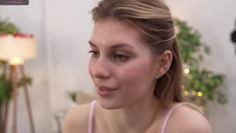 JessyinCherri yang online show from February 15, 2025, 10:22 am