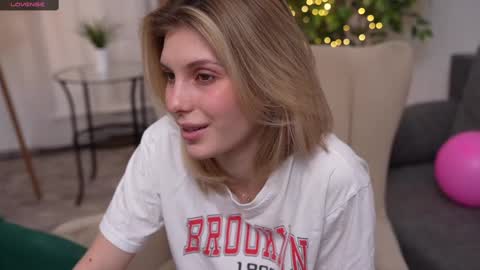 JessyinCherri yang online show from February 16, 2025, 10:21 am