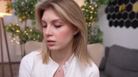 JessyinCherri yang online show from February 22, 2025, 7:01 am