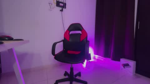 regina_mills_milk online show from January 9, 2026, 1:52 am