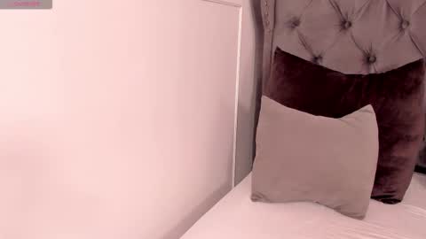 Snapshot of regina_noctixx chatting on October 18, 2025, 9:59 pm Regina online show from October 18, 2025, 9:59 pm