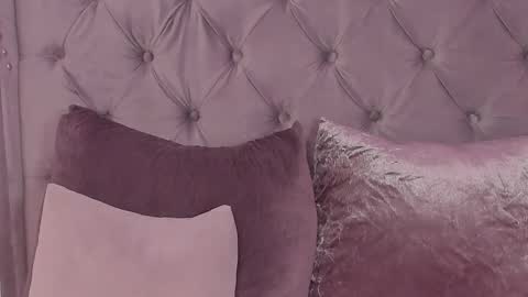 Regina  online show from December 16, 2025, 10:15 pm