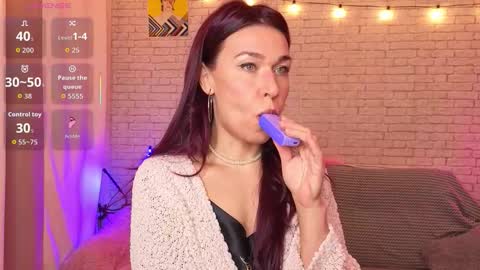 ReginaHawkinss online show from December 19, 2025, 12:01 pm