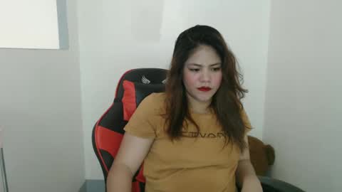 reign2525 online show from March 3, 2025, 8:27 am