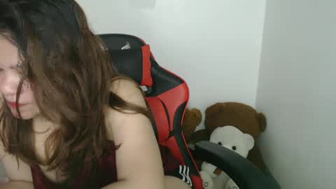 reign2525 online show from March 5, 2025, 3:51 pm