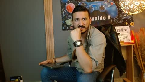   REIKO  online show from April 11, 2026, 7:18 pm