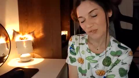 Snapshot of reileyfoxx chatting on May 30, 2026, 8:11 am Reiley online show from May 30, 2026, 8:11 am