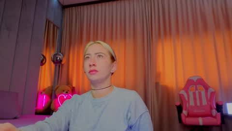 reina cummings online show from November 17, 2025, 7:03 am