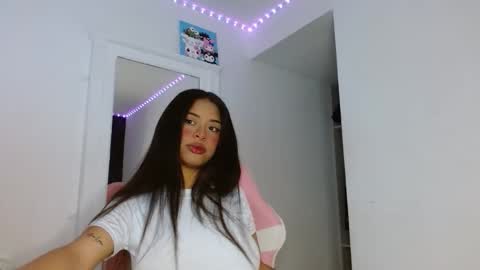 reina_reina online show from November 30, 2025, 10:03 pm