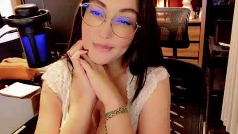 Amelie online show from May 30, 2026, 7:33 pm