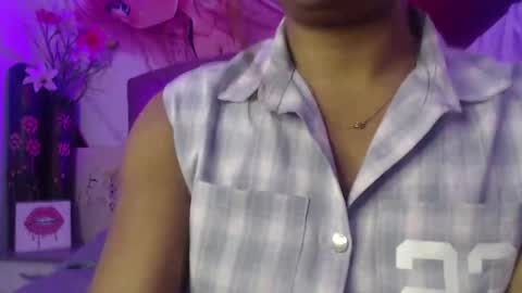 RENATA VALENTINA online show from April 21, 2026, 11:16 am