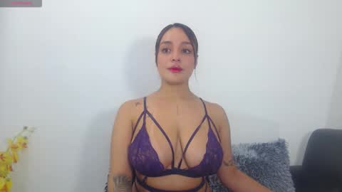 renatabrownn28 online show from April 18, 2026, 7:01 am