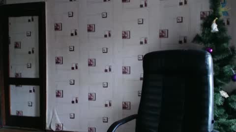 renataoia online show from January 19, 2025, 11:45 am