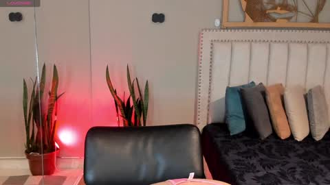      online show from February 5, 2025, 12:06 pm