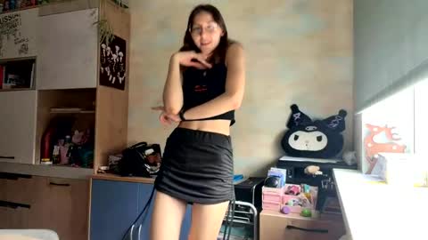 Mia online show from April 2, 2026, 10:02 am