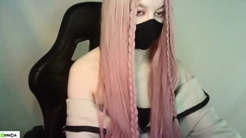 Renesme White Im here from Monday to Friday online show from May 26, 2026, 2:40 am