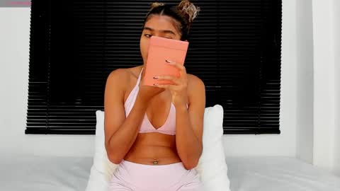 Snapshot of rennatta_sx chatting on September 24, 2025, 12:08 pm Renata online show from September 24, 2025, 12:08 pm