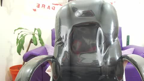 R E N E  online show from December 4, 2024, 4:43 am