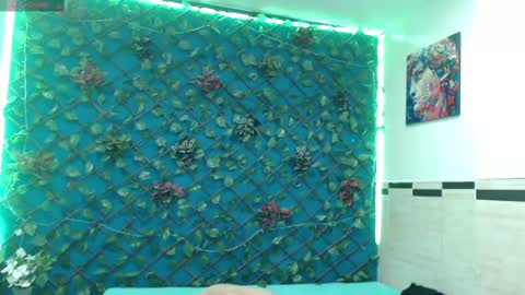 R E N E  online show from March 6, 2025, 6:48 pm