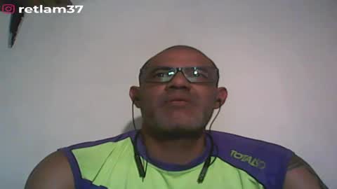Snapshot of retlam37 chatting on December 3, 2024, 3:20 am Walter online show from December 3, 2024, 3:20 am