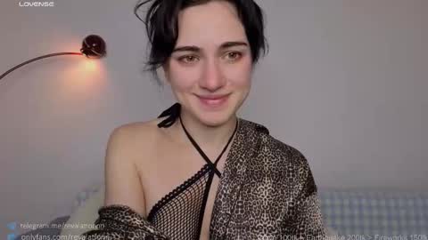 Snapshot of revalation_ chatting on October 19, 2025, 3:12 pm Ewiwi online show from October 19, 2025, 3:12 pm