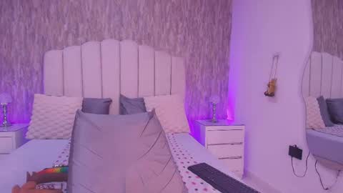 Snapshot of reven_lilith chatting on April 26, 2026, 3:04 am REVEN online show from April 26, 2026, 3:04 am