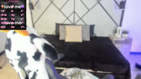 Snapshot of revenmiller_ chatting on November 17, 2025, 7:41 pm Reven online show from November 17, 2025, 7:41 pm