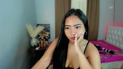 Snapshot of rhea_xoxo chatting on May 3, 2026, 2:28 am rhea online show from May 3, 2026, 2:28 am