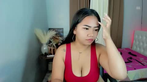 Snapshot of rhea_xoxo chatting on May 9, 2026, 11:54 pm rhea online show from May 9, 2026, 11:54 pm
