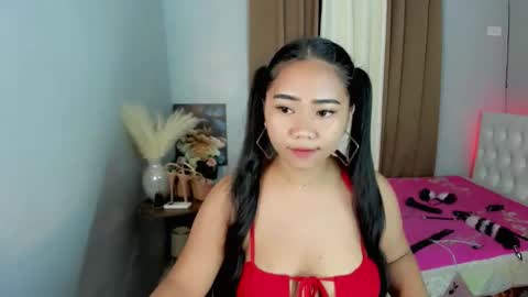 Snapshot of rhea_xoxo chatting on May 10, 2026, 4:34 pm rhea online show from May 10, 2026, 4:34 pm