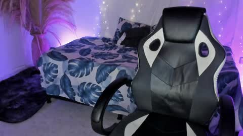 RianaK online show from April 6, 2026, 4:46 am