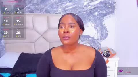 Riana online show from October 13, 2025, 9:15 pm