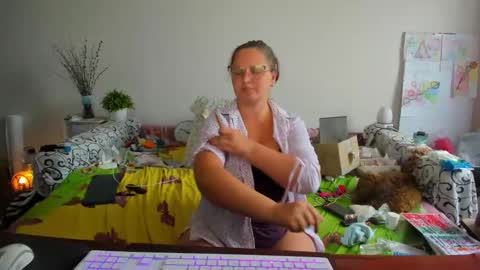 Anna - not anna - right Anna  online show from October 21, 2025, 12:28 pm