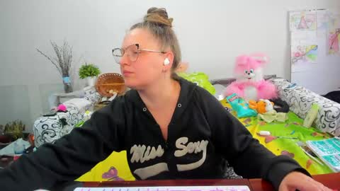 Anna - not anna - right Anna  online show from April 23, 2026, 12:29 pm