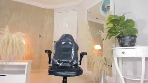 RicoBrowm online show from November 17, 2025, 3:56 am