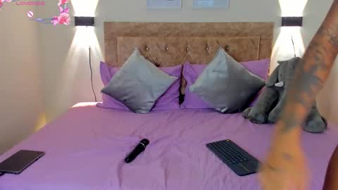 ri ri online show from November 19, 2025, 10:43 pm