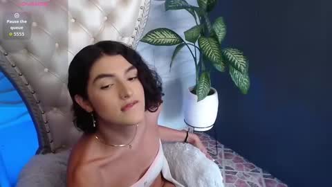 rihanna online show from December 19, 2025, 2:02 pm