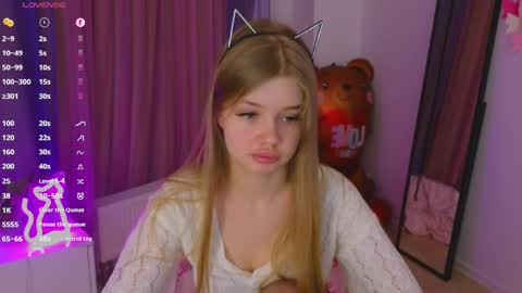 Rina online show from April 7, 2026, 8:53 pm